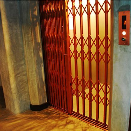Fortville Guesthouse Bangkok Exterior photo