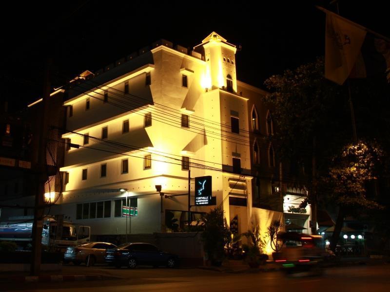 Fortville Guesthouse Bangkok Exterior photo
