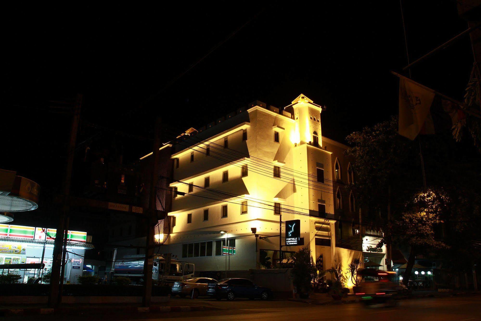 Fortville Guesthouse Bangkok Exterior photo