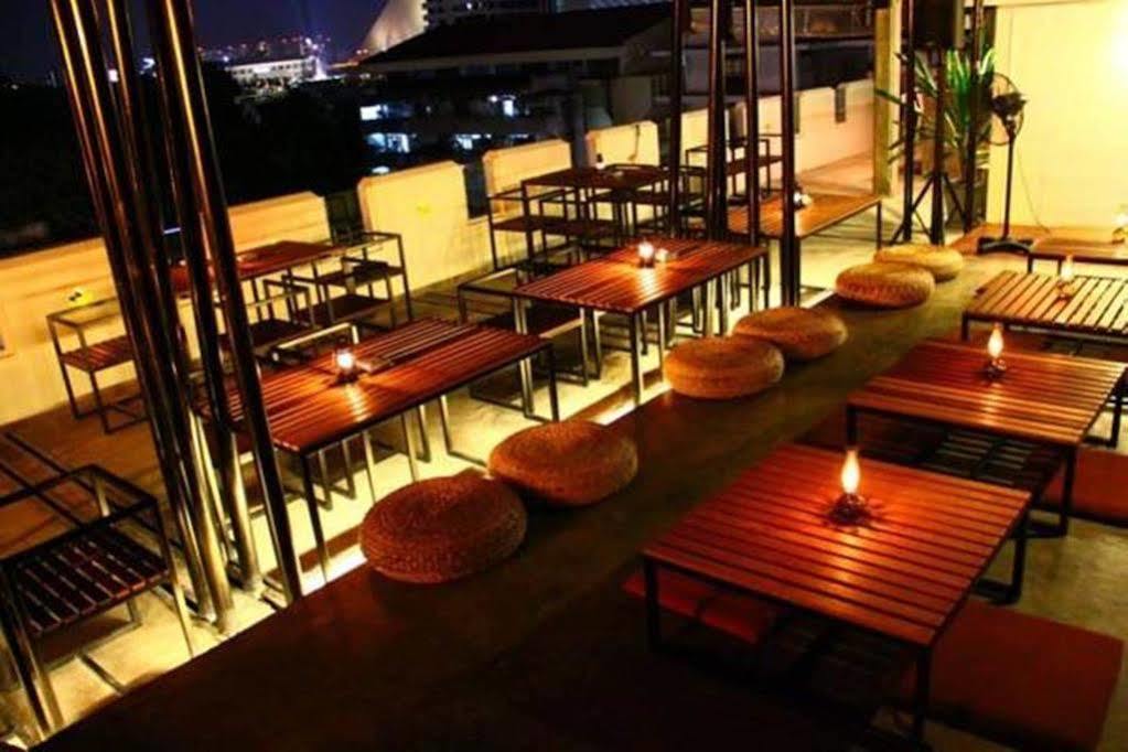 Fortville Guesthouse Bangkok Exterior photo