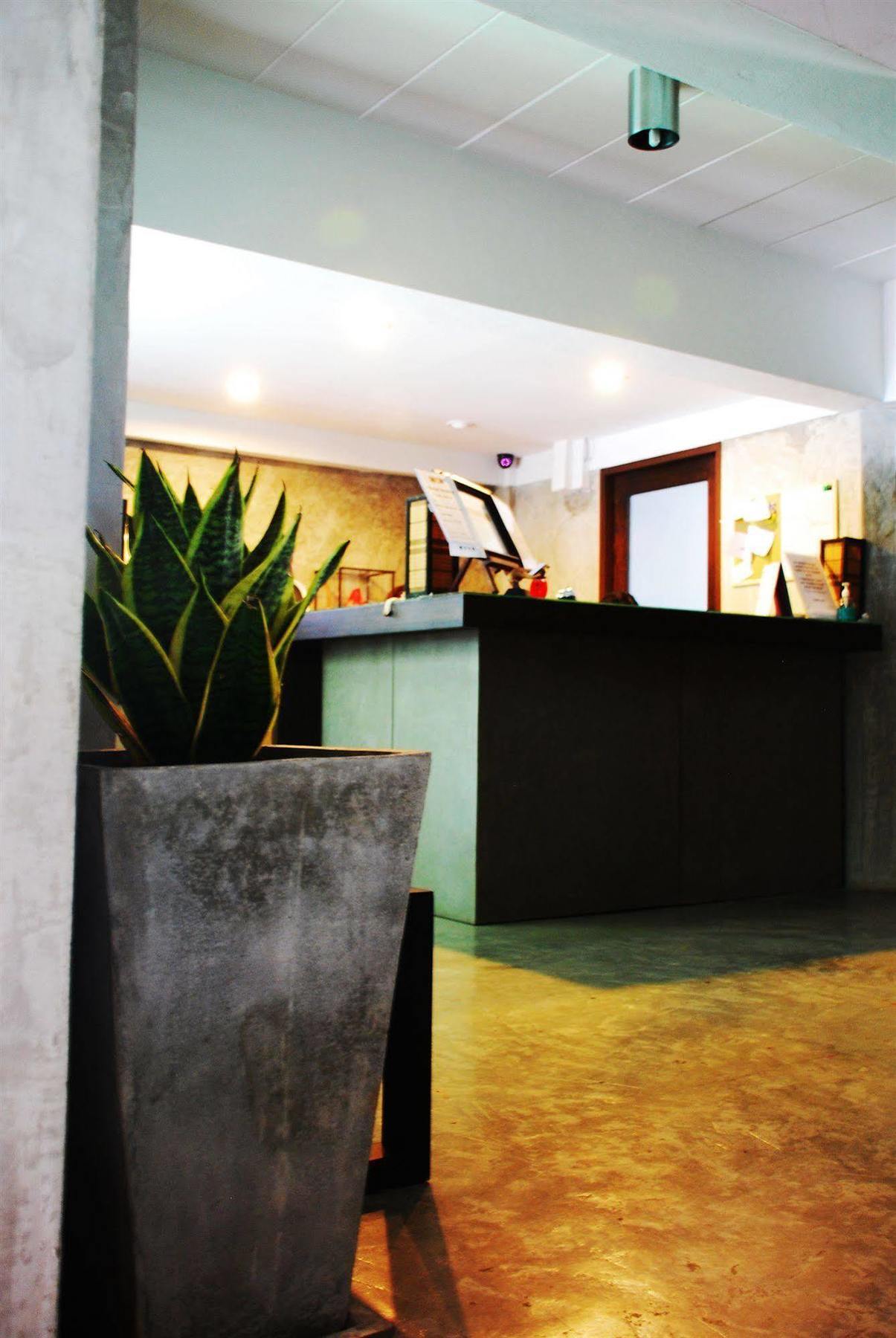 Fortville Guesthouse Bangkok Exterior photo